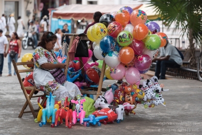Lady with balloons. In Merida, Yucatan